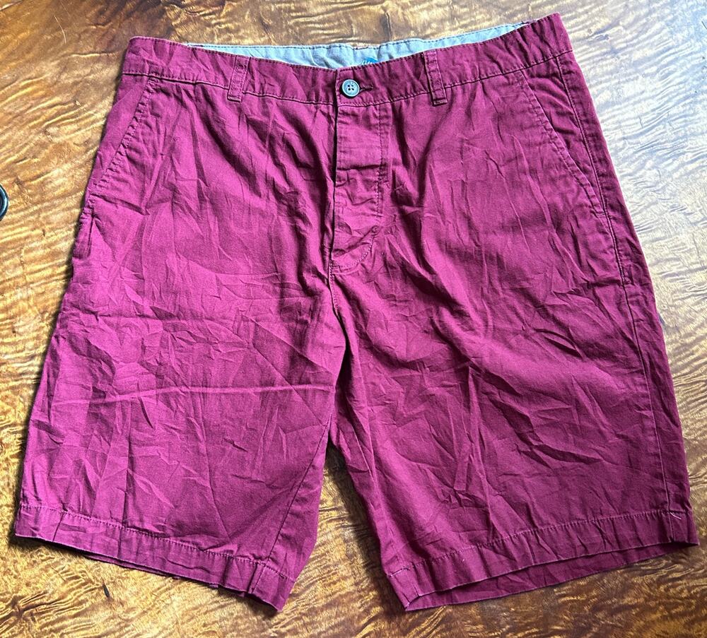 Divided by H&M shorts - Merlot color - men's sz 32” x 9” inseam - button Fly